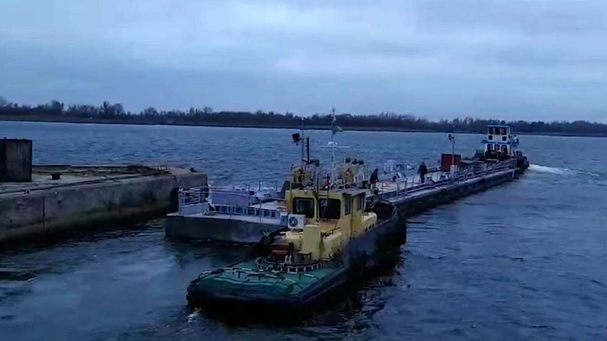 Херсонский завод Паллада построил плавучий причал для катеров ВМС Херсонский завод Паллада построил плавучий причал для катеров ВМС