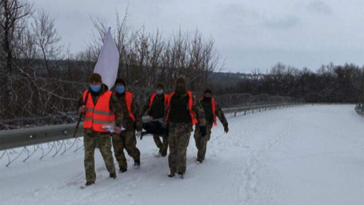 Українського бійця, що повернули бойовики, задушили: експертиза – ЗМІ