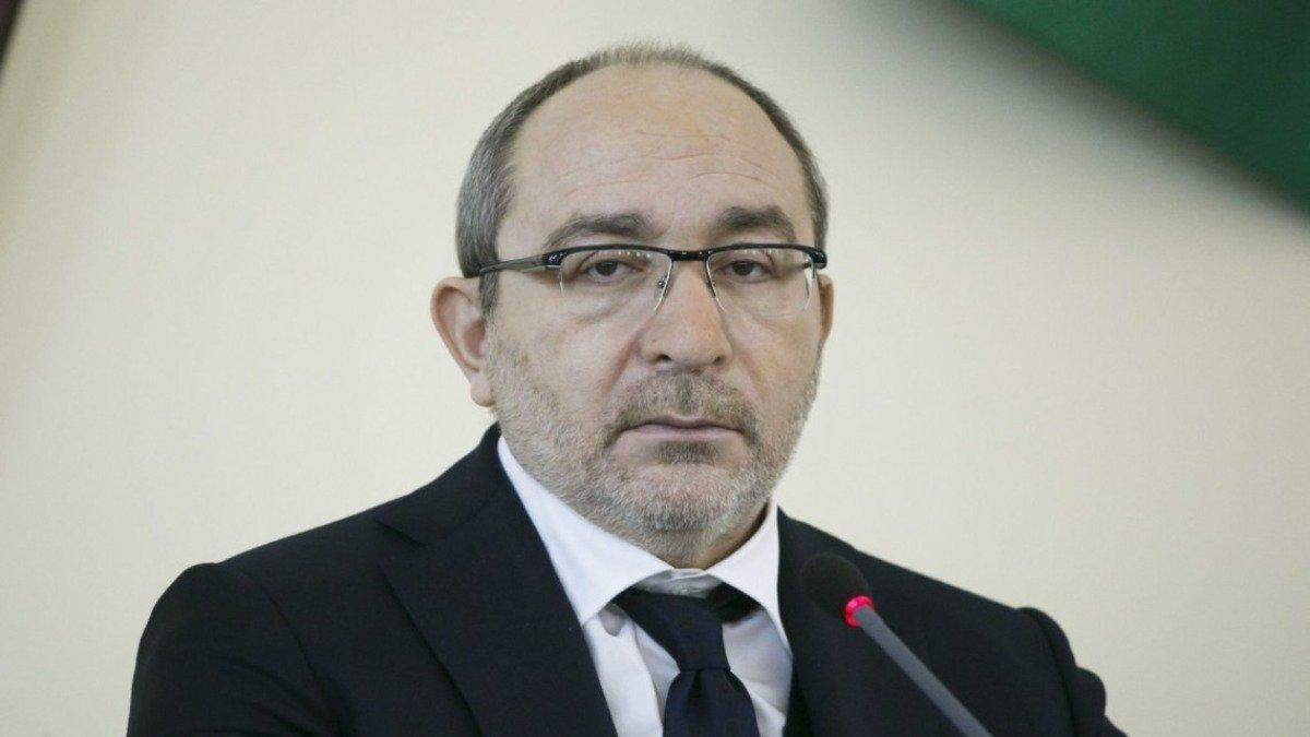 У мерії Харкова відреагували на салют під час похорону Кернеса У мерії Харкова відреагували на салют під час похорону Кернеса