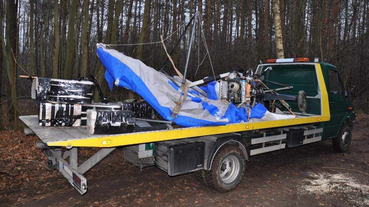 В Польше обнаружили разбитый дельтаплан украинца-контрабандиста В Польше обнаружили разбитый дельтаплан украинца-контрабандиста