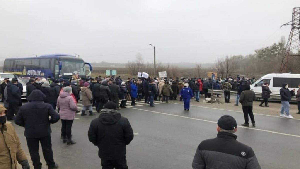 Трасса Киев - Харьков возле Лубен 4 января перекрыта митингующими Трасса Киев - Харьков возле Лубен 4 января перекрыта митингующими