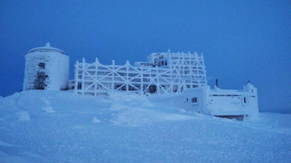 На горі Піп Іван існує загроза сходження лавин: фото На горі Піп Іван існує загроза сходження лавин: фото