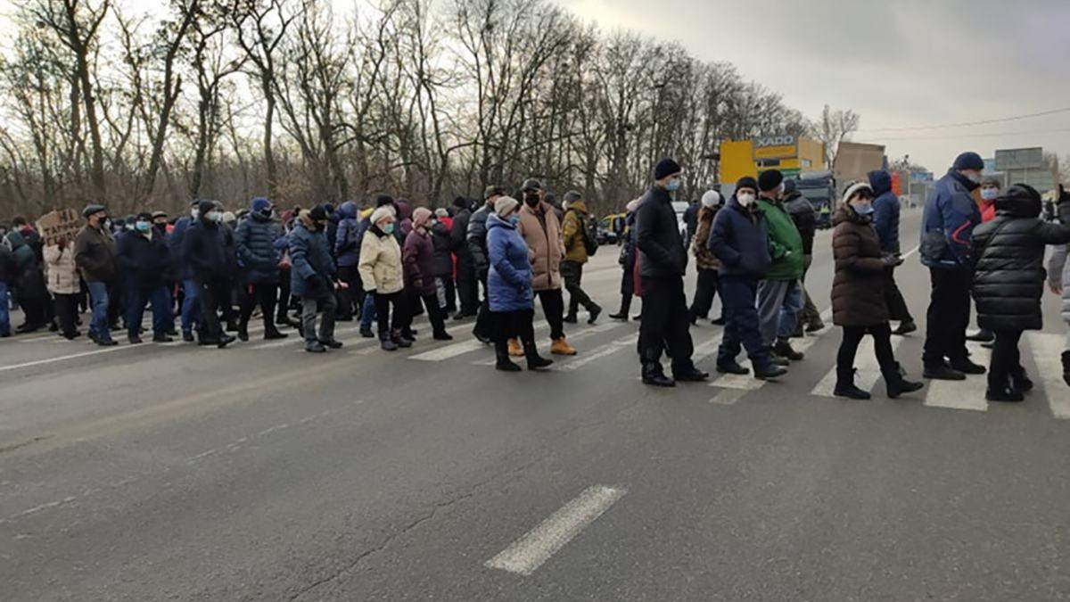 Протест на Харьковщине: требуют снижения коммунальных тарифов Протест на Харьковщине: требуют снижения коммунальных тарифов