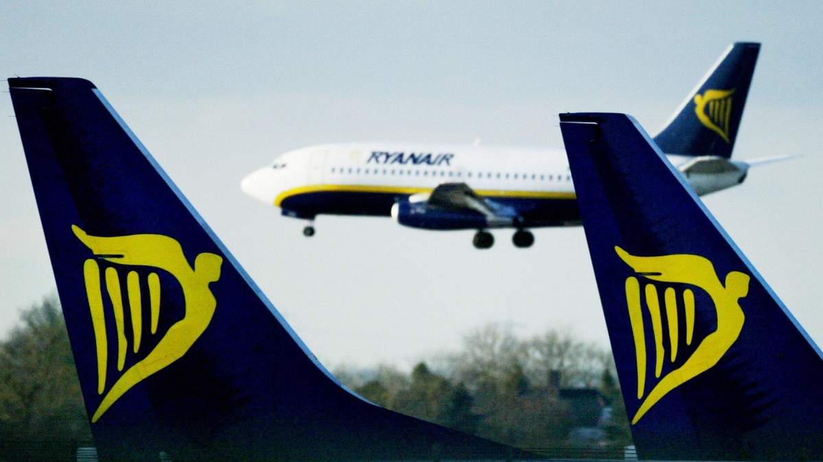 Ryanair отменил ряд рейсов из Украины: что изменилось Ryanair отменил ряд рейсов из Украины: что изменилось