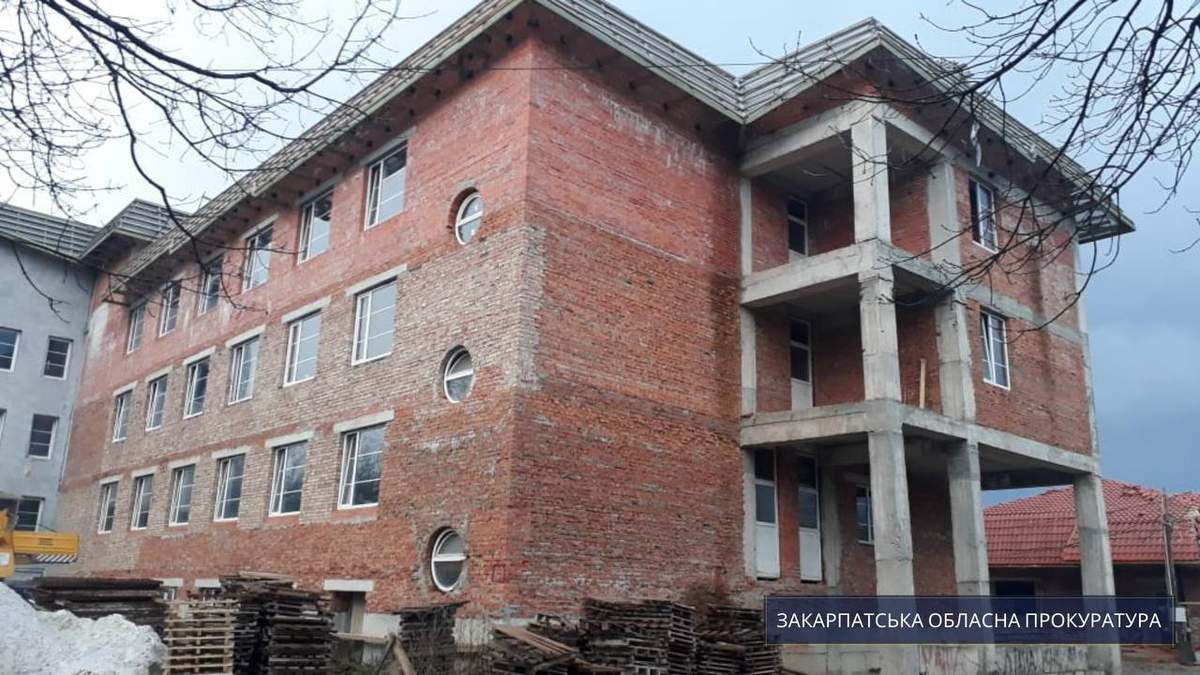 На Закарпатті під час будівництва лікарні вкрали 2 мільйони На Закарпатті під час будівництва лікарні вкрали 2 мільйони