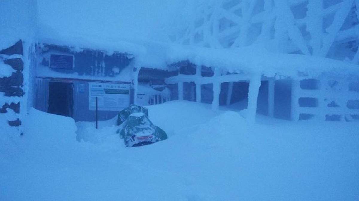 На Піп Іван мороз, сніг і загроза сходження лавин: фото На Піп Іван мороз, сніг і загроза сходження лавин: фото