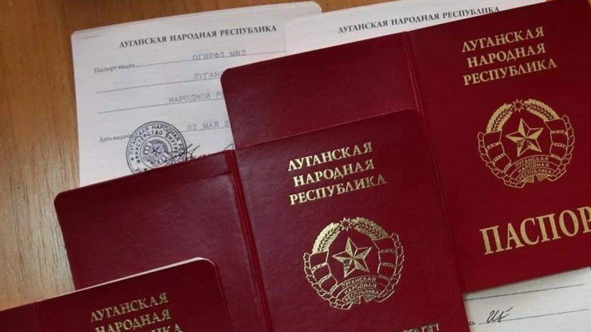 На Донбасі отримали майже 600 тисяч паспортів ЛНР у 2020 На Донбасі отримали майже 600 тисяч паспортів ЛНР у 2020