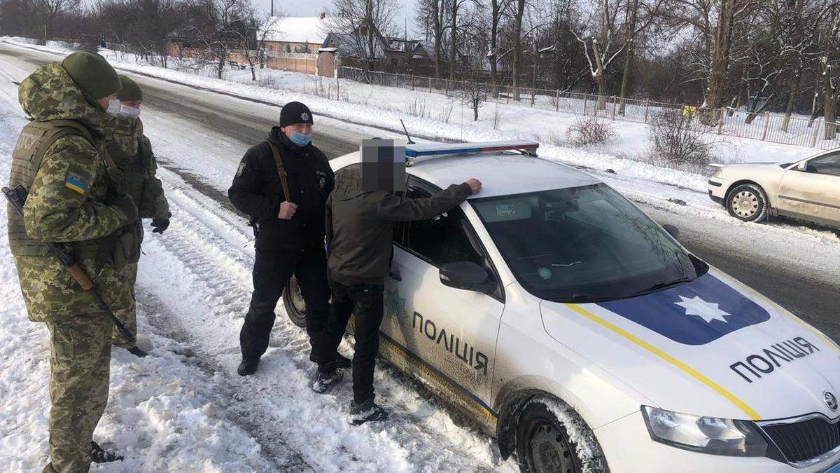 Поліцейські затримали підозрюваного у зґвалтуванні 10-річної дівчинки Поліцейські затримали підозрюваного у зґвалтуванні 10-річної дівчинки