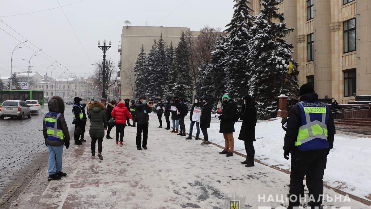 На Харківщині протестувальники перекрили 2 найбільші траси На Харківщині протестувальники перекрили 2 найбільші траси