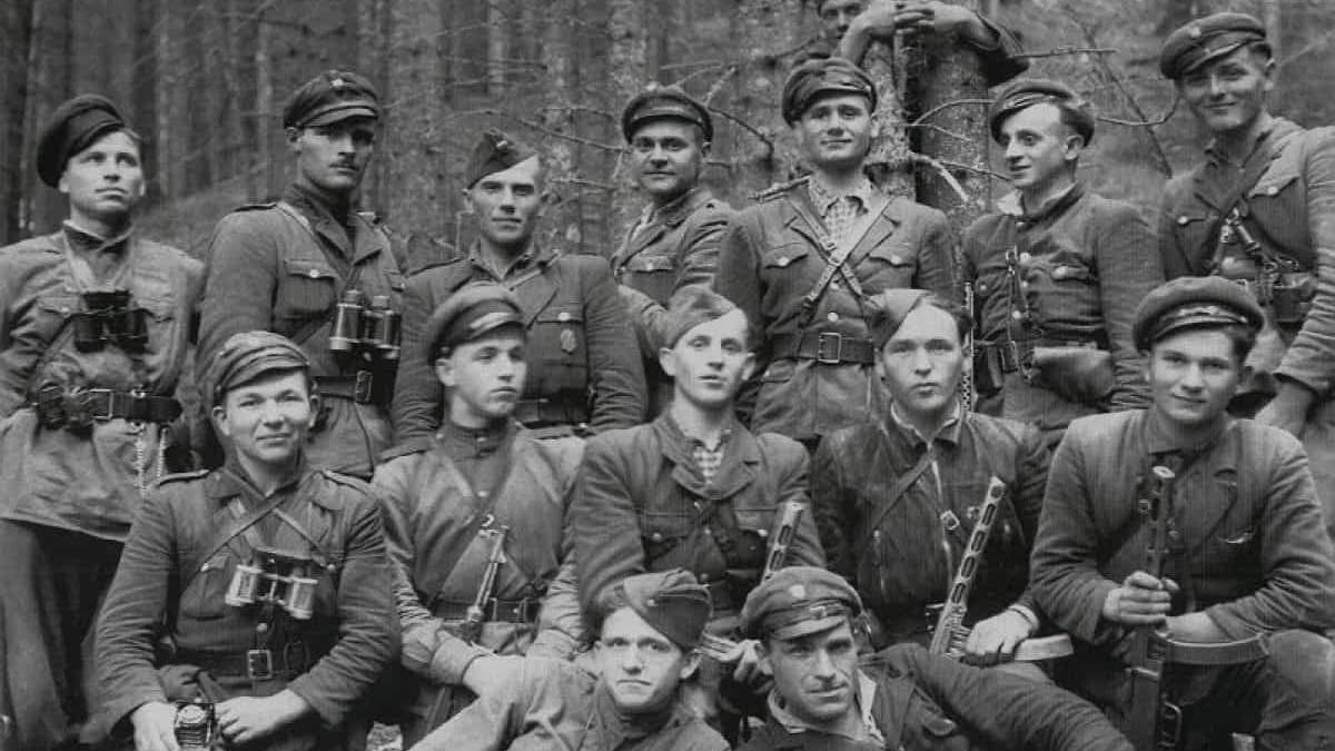 Оприлюднили архівні документи УПА, які знайшли у лісі Оприлюднили архівні документи УПА, які знайшли у лісі