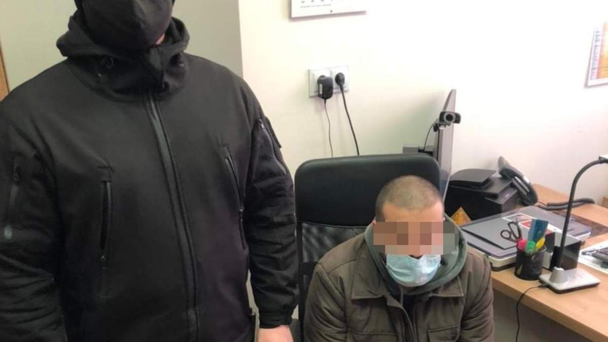 Украинские пограничники задержали турка, которого разыскивал Интерпол Украинские пограничники задержали турка, которого разыскивал Интерпол