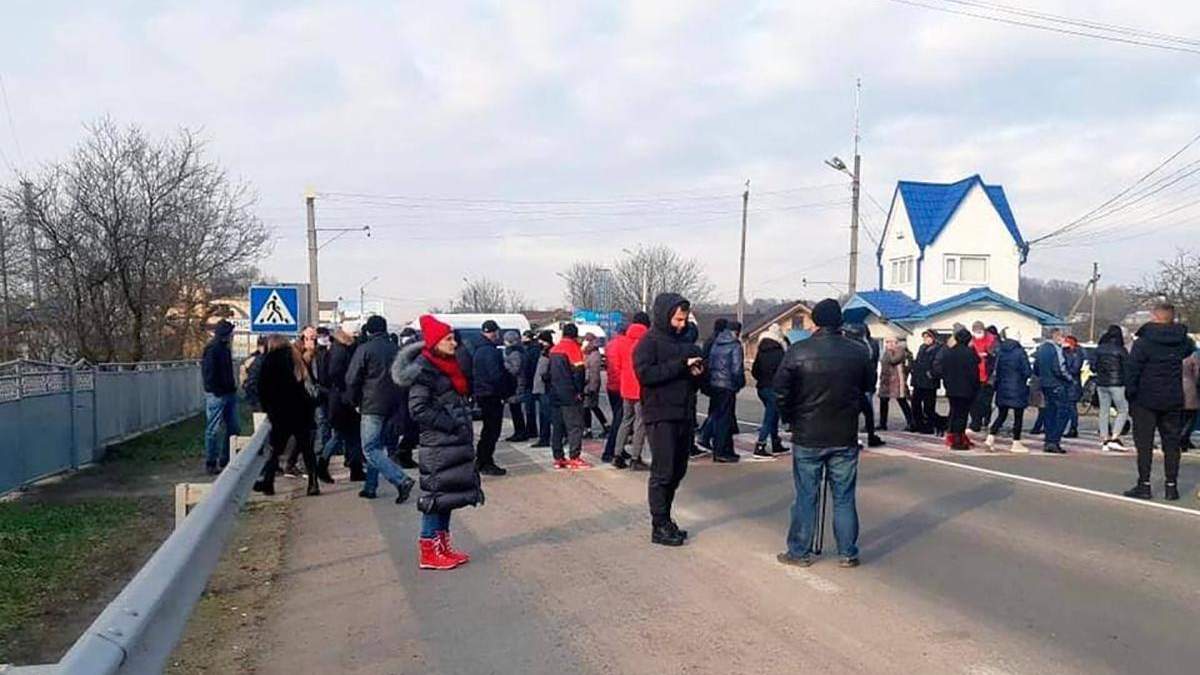 Тарифні протести: на Буковині та Полтавщині люди вийшли на вулиці Тарифні протести: на Буковині та Полтавщині люди вийшли на вулиці