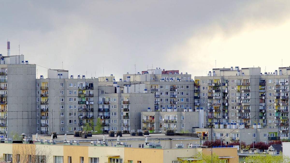 В Одессе подросток выбросился из окна многоэтажки В Одессе подросток выбросился из окна многоэтажки