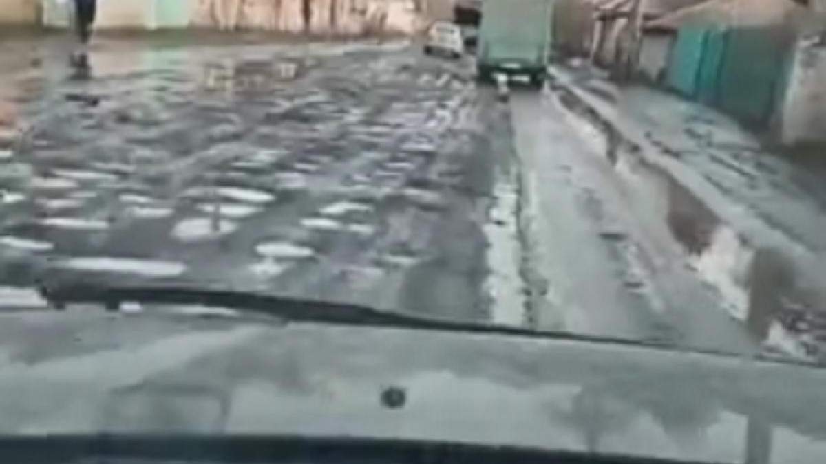 Як окупанти знищили вулицю Артема в Луганську – відео Як окупанти знищили вулицю Артема в Луганську – відео