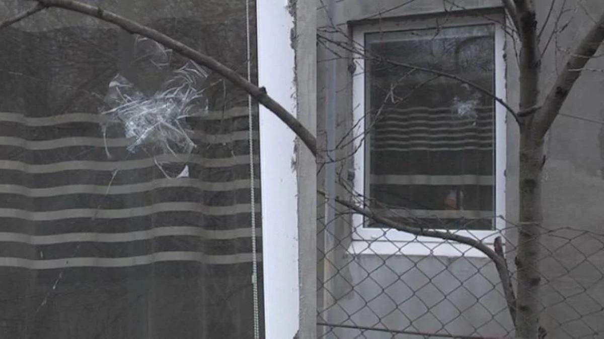 Прикордонники на Донеччині випадково обстріляли житлові будинки Прикордонники на Донеччині випадково обстріляли житлові будинки