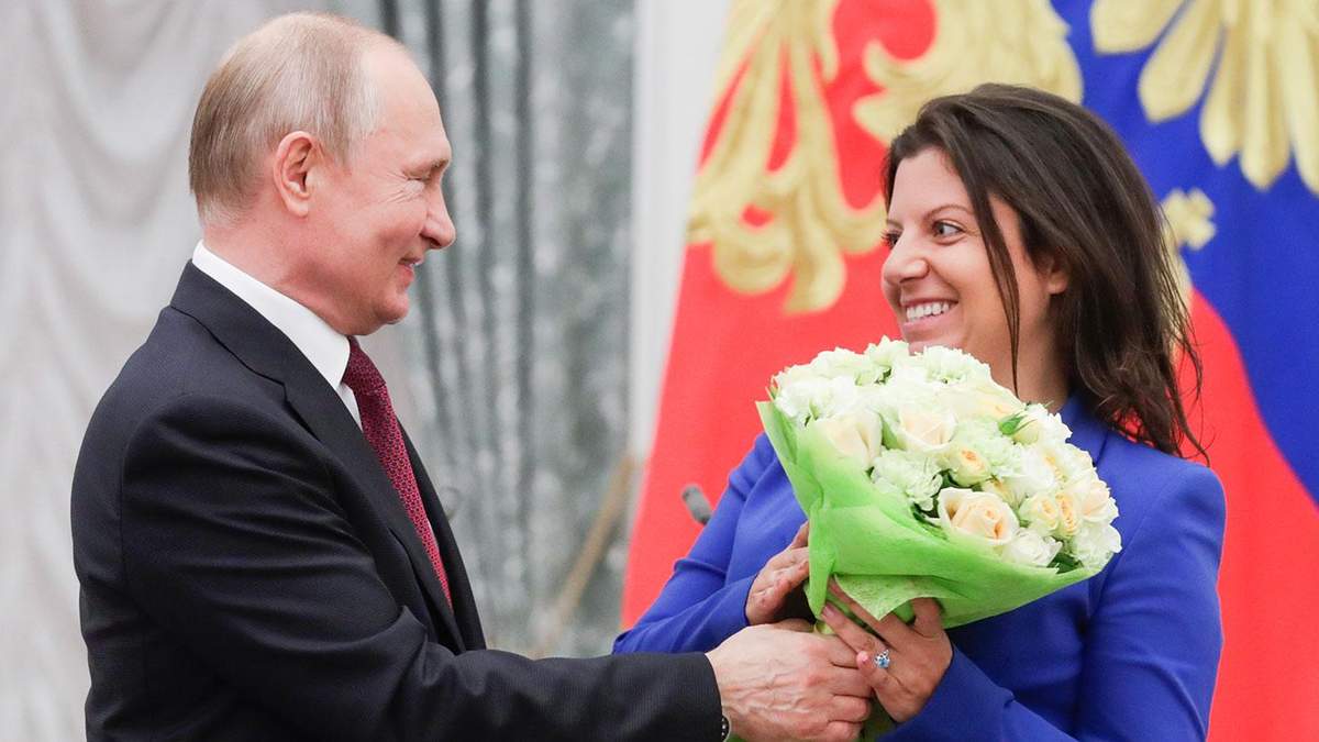 Володимир Путін та російська пропагандистка Маргарита Симонян Володимир Путін та російська пропагандистка Маргарита Симонян