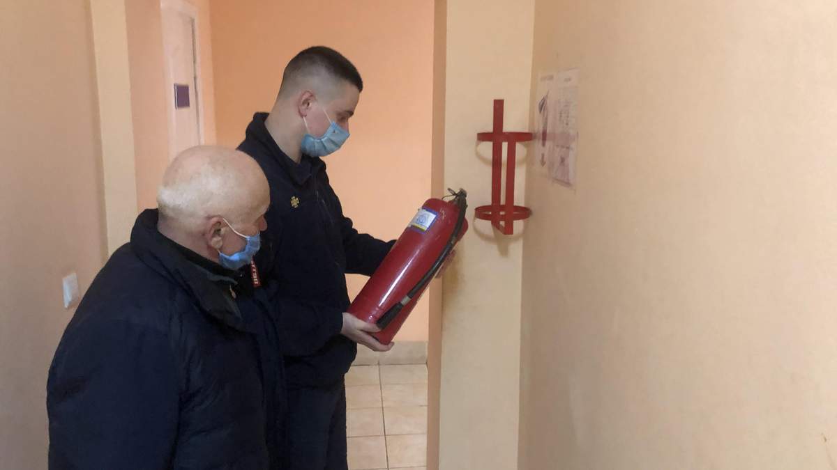 ДСНС проверяет соблюдение пожарной безопасности в домах престарелых ДСНС проверяет соблюдение пожарной безопасности в домах престарелых