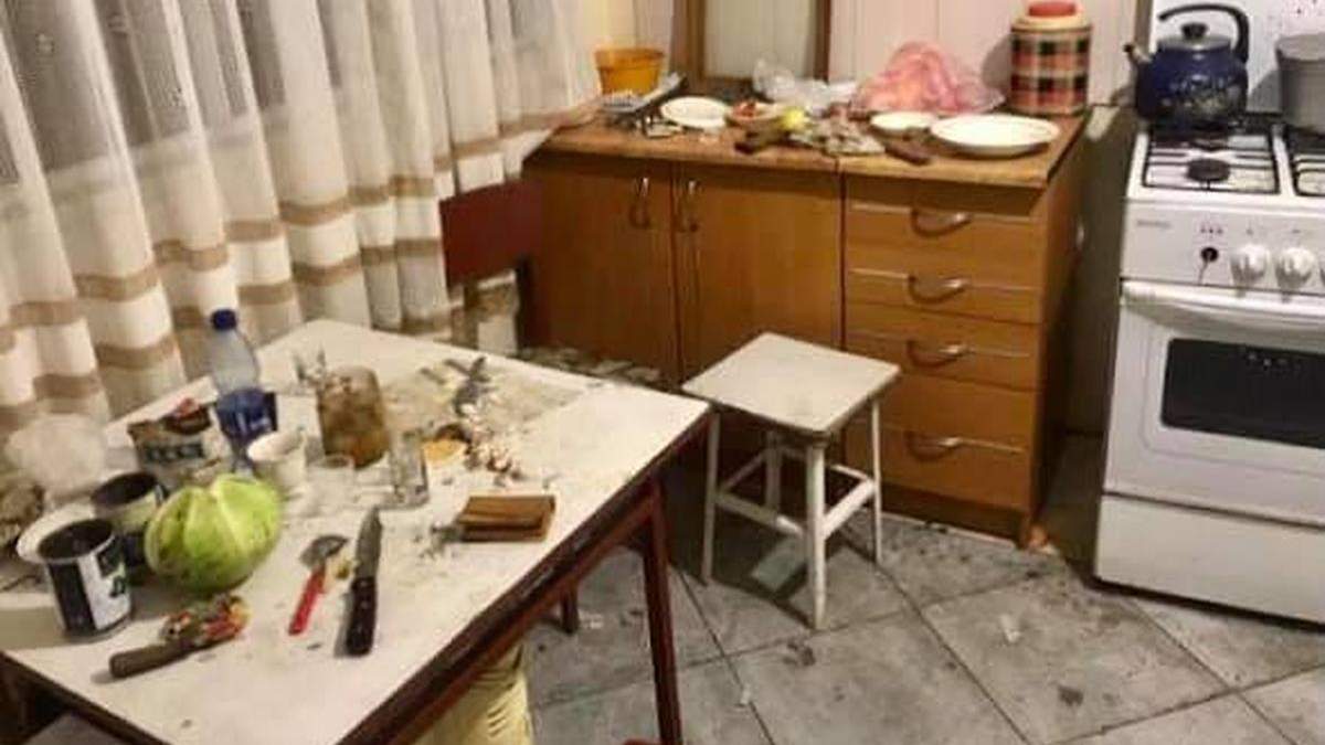 На Херсонщине неизвестный насмерть зарубил двух мужчин топором На Херсонщине неизвестный насмерть зарубил двух мужчин топором