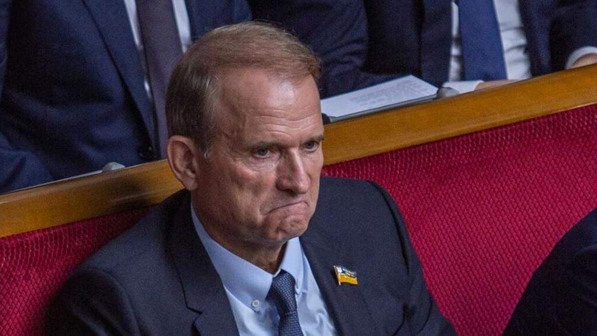 В сети начали публиковать имена журналистов каналов Медведчука В сети начали публиковать имена журналистов каналов Медведчука