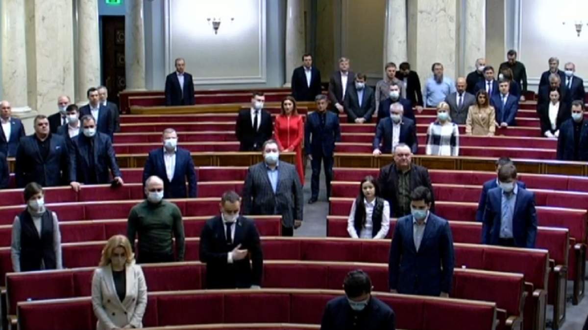 Рада почтила жертв пожара в Запорожье минутой молчания Рада почтила жертв пожара в Запорожье минутой молчания