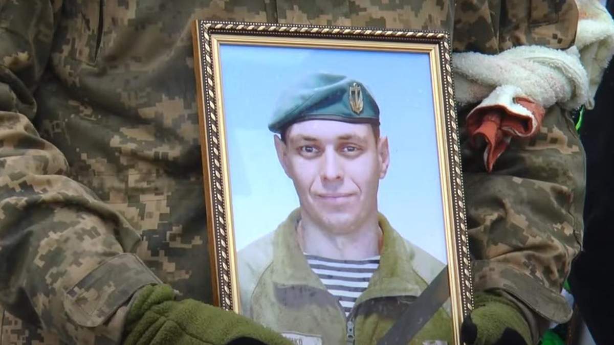 Прощание с погибшим в Донбассе Дмитрием Власенко: видео Прощание с погибшим в Донбассе Дмитрием Власенко: видео