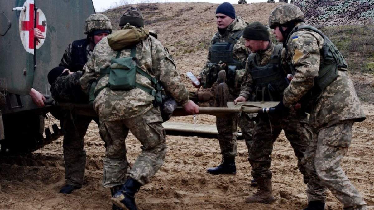 Российские наемники ранили 2 украинских бойцов на Донбассе Российские наемники ранили 2 украинских бойцов на Донбассе