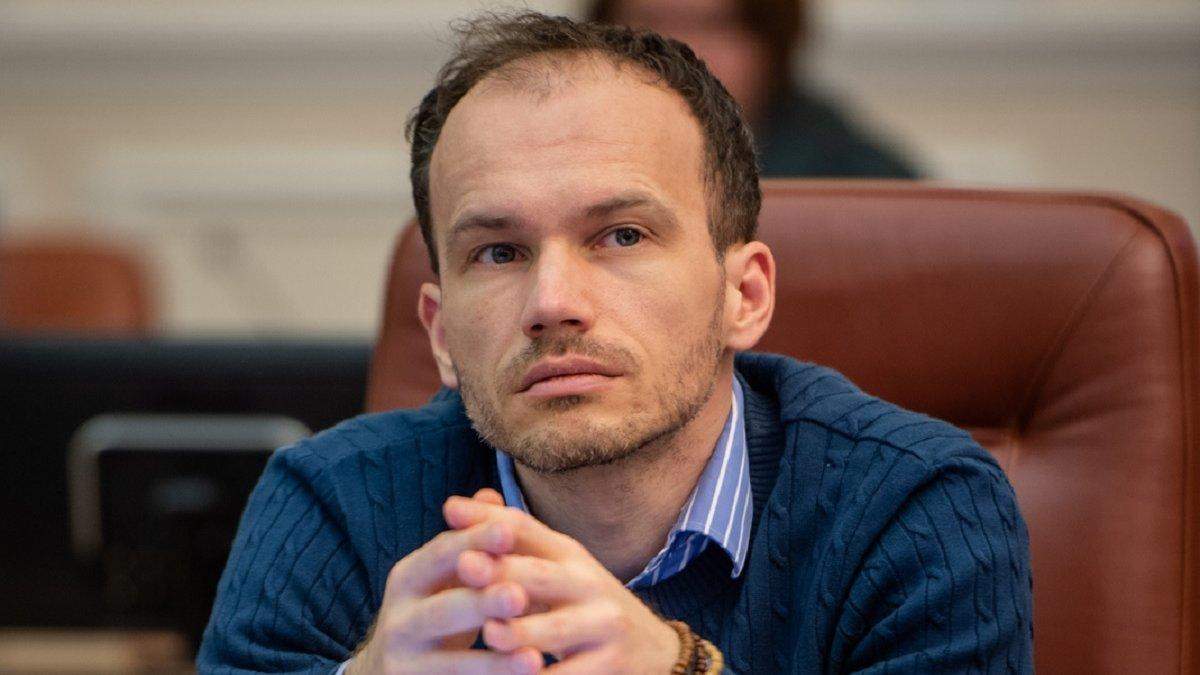В Украине ввели санкции против десятков людей и сотен компаний В Украине ввели санкции против десятков людей и сотен компаний