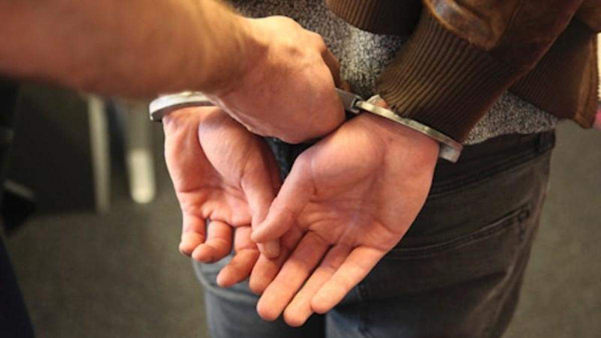 На Херсонщине задержали школьника, подозреваемого в убийстве мужчины На Херсонщине задержали школьника, подозреваемого в убийстве мужчины
