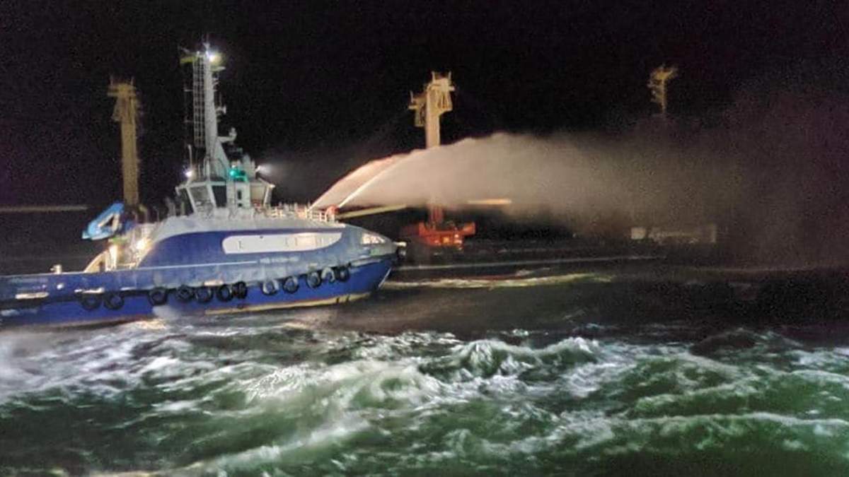 У Чорному морі судно подало сигнал лиха через пожежу У Чорному морі судно подало сигнал лиха через пожежу