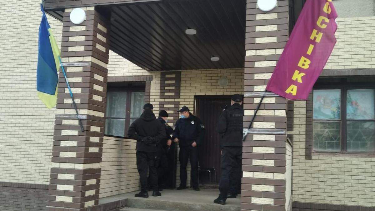В Сумской области будут судить селян, которые провели фейковые выборы В Сумской области будут судить селян, которые провели фейковые выборы
