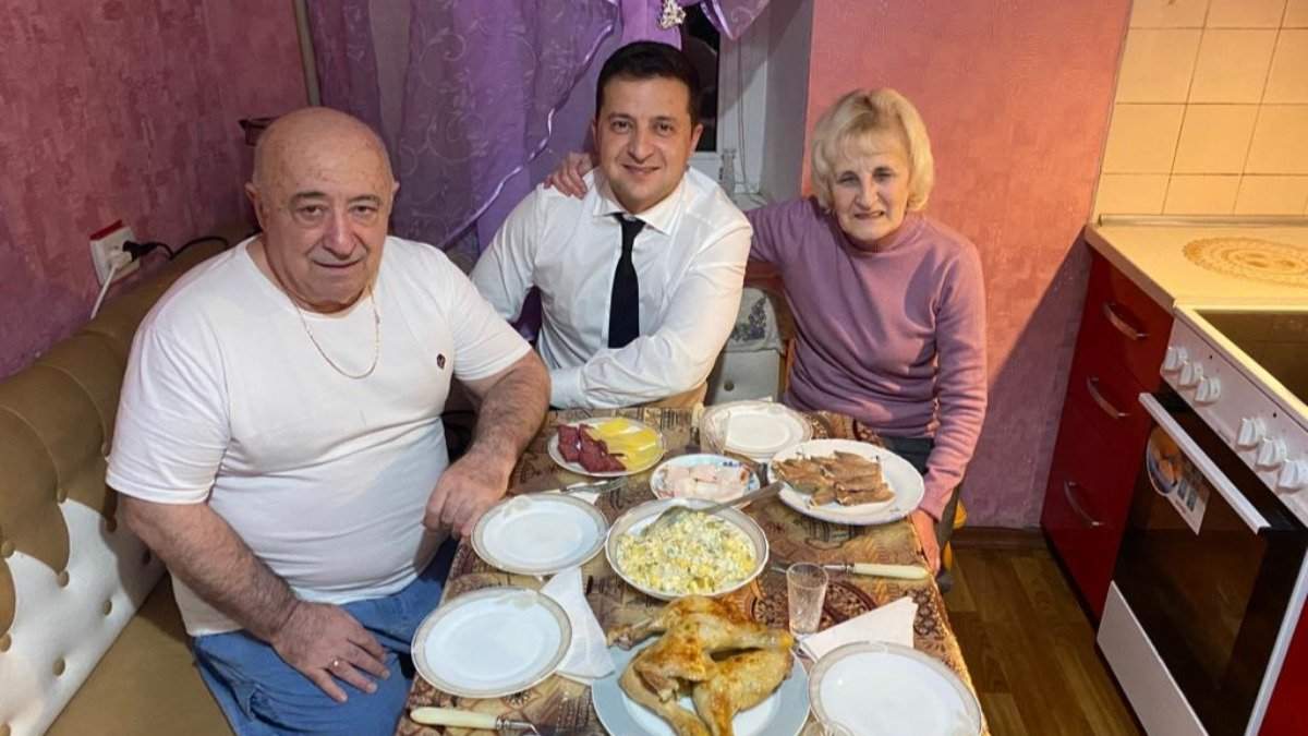 У Кривому Розі чоловік замінував квартиру батьків Зеленського У Кривому Розі чоловік замінував квартиру батьків Зеленського