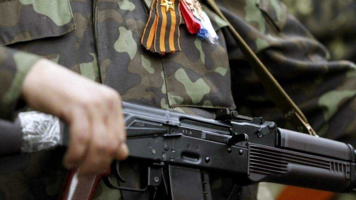 На Донбассі поставили памятник боевикам, на котором – солдат ВСУ: фото На Донбассі поставили памятник боевикам, на котором – солдат ВСУ: фото