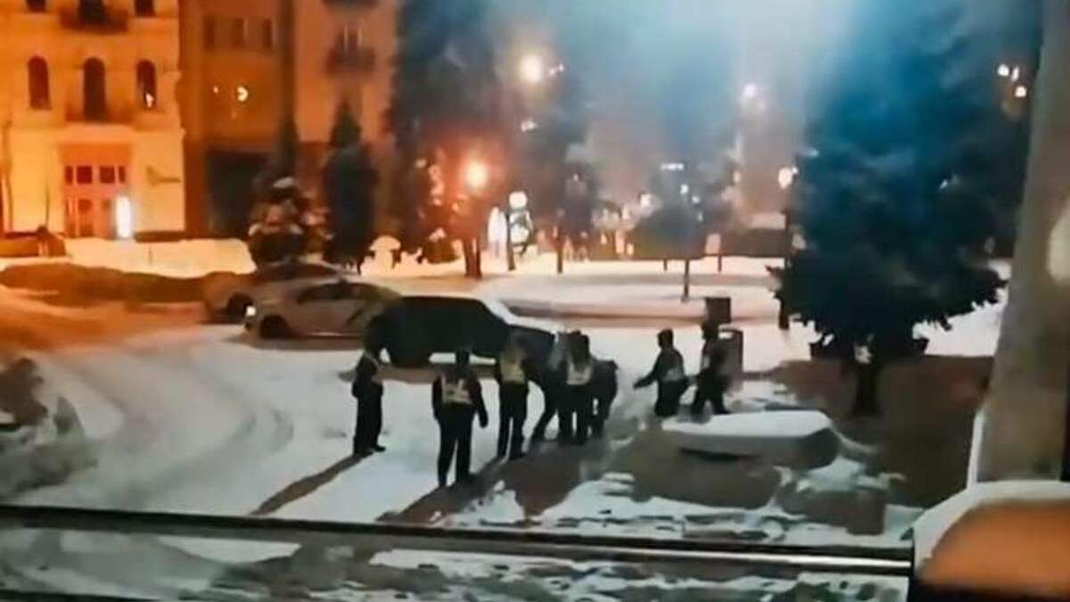 В Киеве подрались нацгвардийци: в МВД говорят, что те просто игрались В Киеве подрались нацгвардийци: в МВД говорят, что те просто игрались