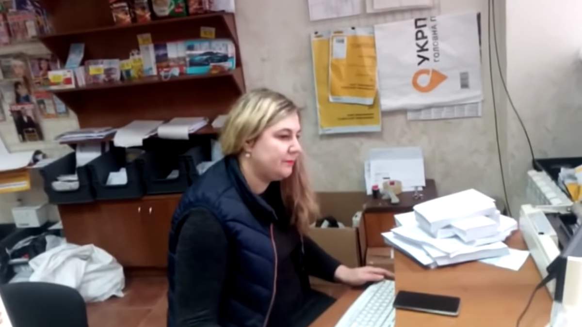 У Кривому Розі працівниця Укрпошти відмовилася говорити українською У Кривому Розі працівниця Укрпошти відмовилася говорити українською