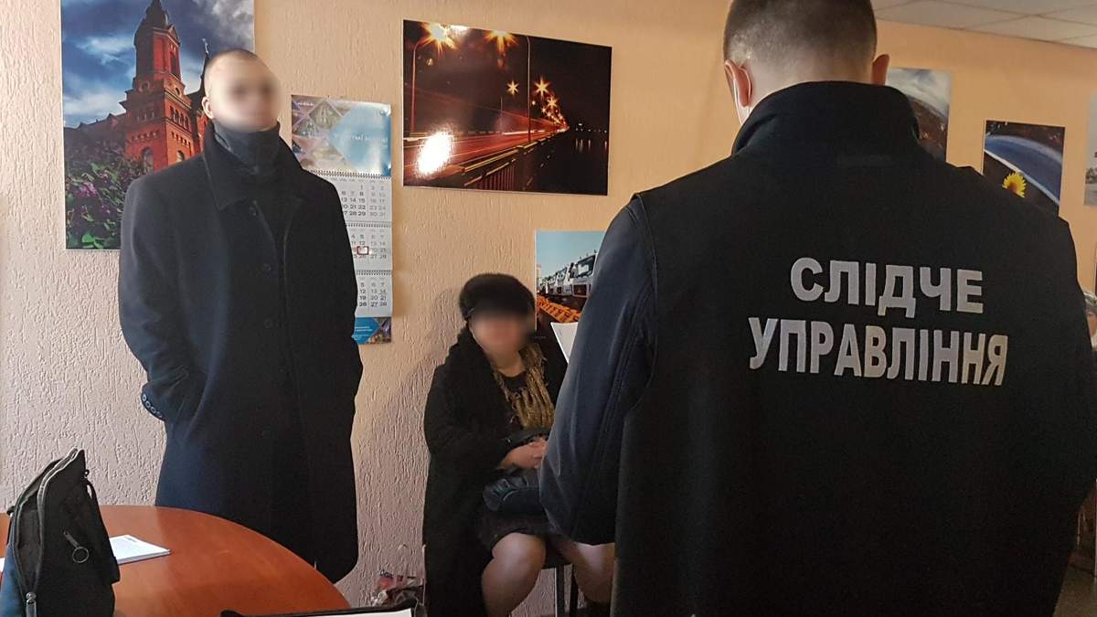 У Миколаєві правоохоронці провели масові обшуки у чиновників ЖКГ У Миколаєві правоохоронці провели масові обшуки у чиновників ЖКГ