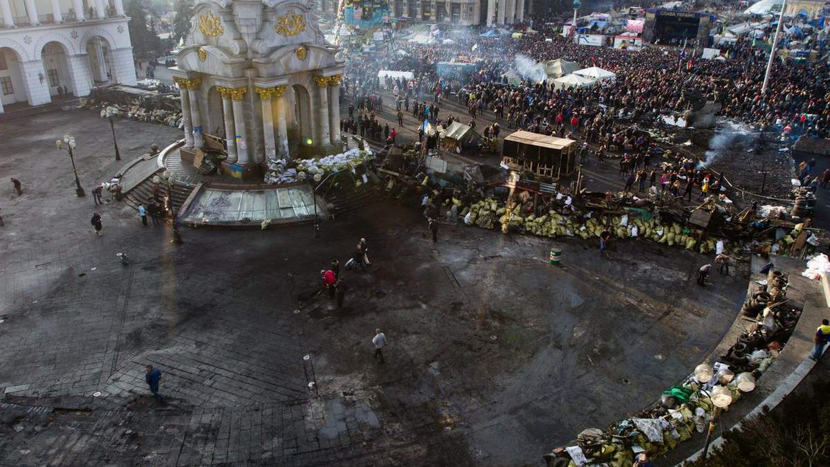 Украинские политики и активисты почтили Героев Небесной Сотни Украинские политики и активисты почтили Героев Небесной Сотни
