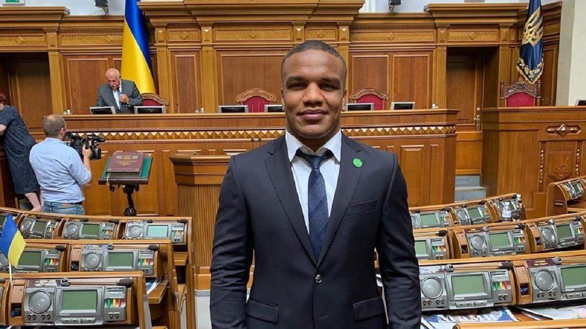 Беленюк по запаху подмышек определяет, кто переболел COVID-19 Беленюк по запаху подмышек определяет, кто переболел COVID-19