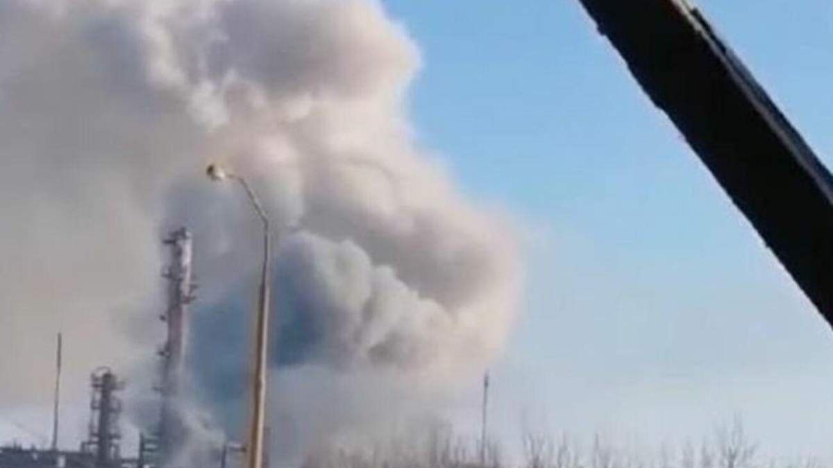 На заводе Карпатнефтехим в Калуше выброс химикатов – видео На заводе Карпатнефтехим в Калуше выброс химикатов – видео