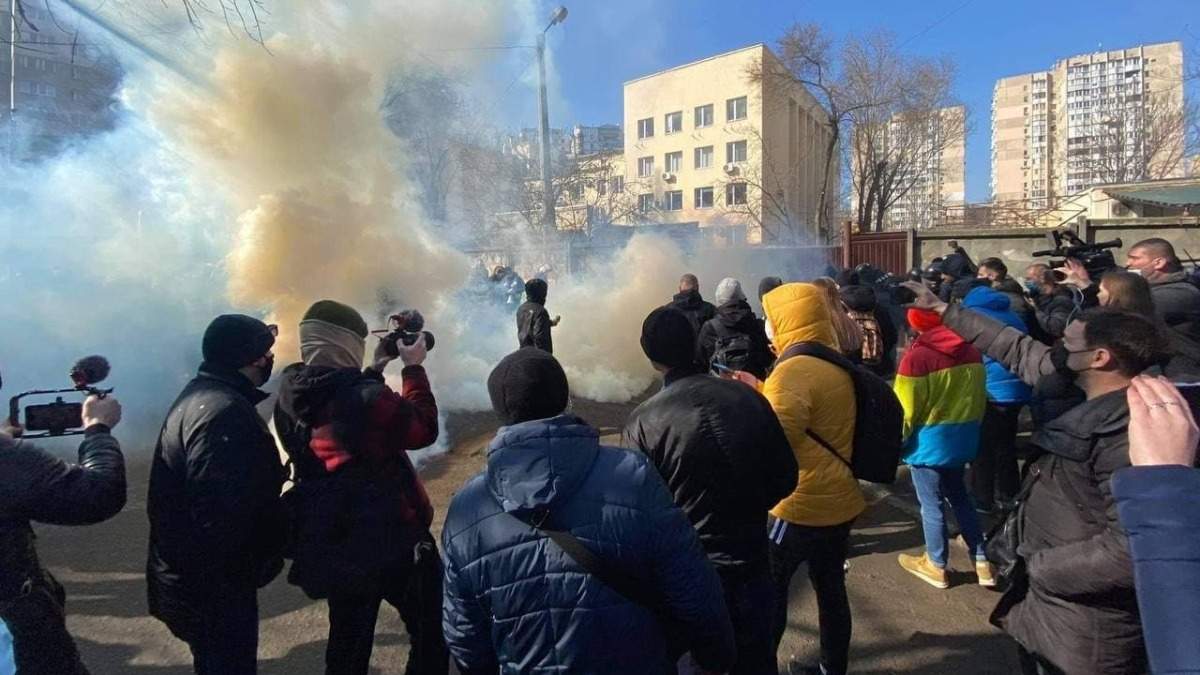 Протести після вироку Стерненку – фото та відео з Приморського суду Протести після вироку Стерненку – фото та відео з Приморського суду