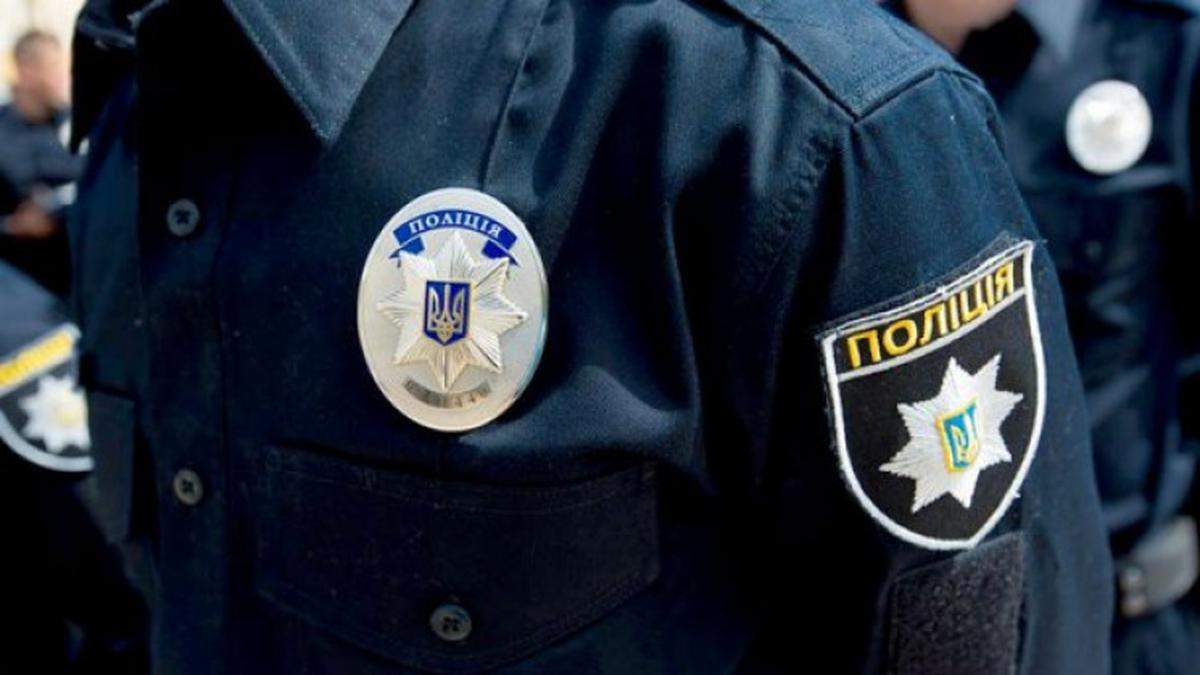 На Хмельниччині патрульний на смерть збив жінку та напився На Хмельниччині патрульний на смерть збив жінку та напився