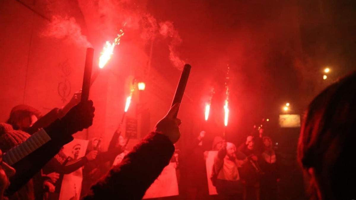 Активісти в Одесі під СІЗО палять фаєри – вражаючі фото та відео Активісти в Одесі під СІЗО палять фаєри – вражаючі фото та відео
