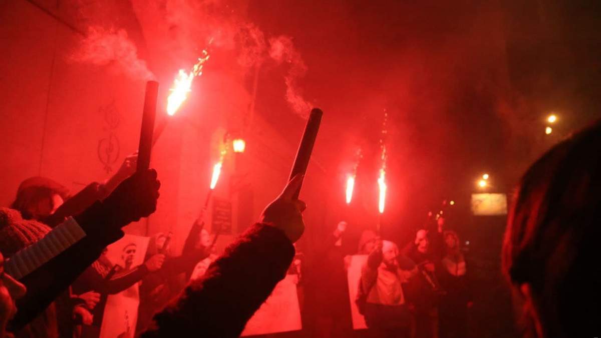 Активисты в Одессе под СИЗО жгут файеры - впечатляющие фото и видео Активисты в Одессе под СИЗО жгут файеры - впечатляющие фото и видео