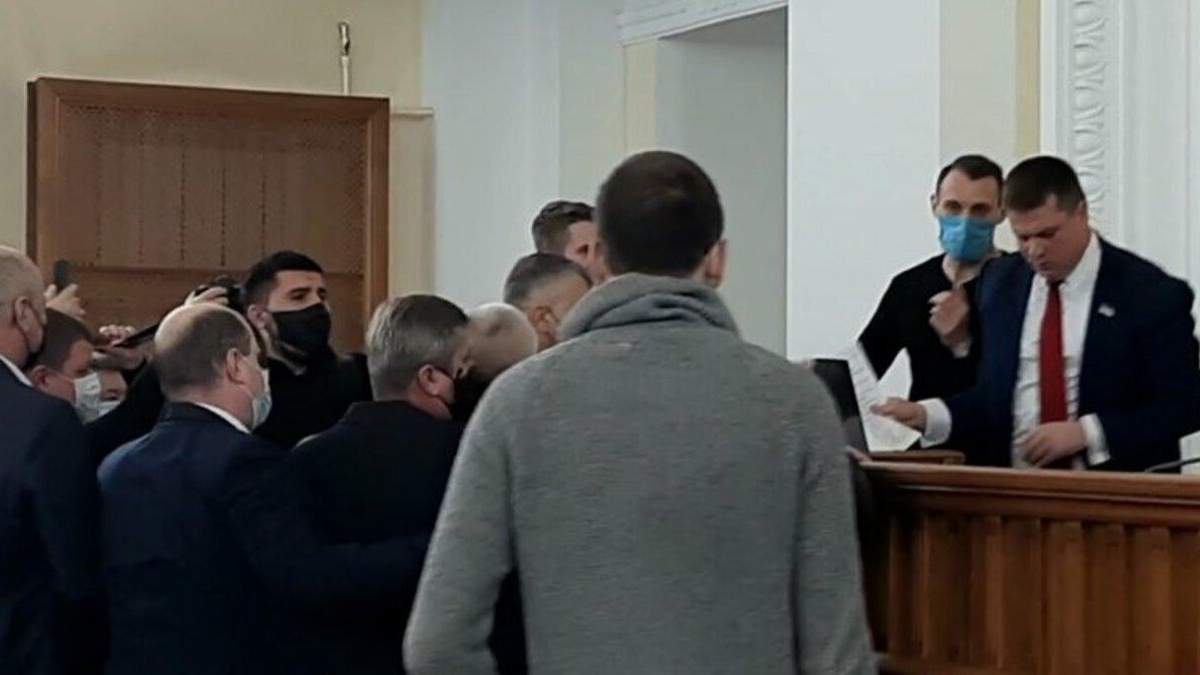 У Харкові депутат назвав Революцію Гідності державним переворотом У Харкові депутат назвав Революцію Гідності державним переворотом
