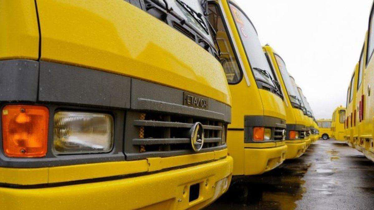 Пасажирські перевезення у червоній зоні: Кабмін посилив обмеження Пасажирські перевезення у червоній зоні: Кабмін посилив обмеження