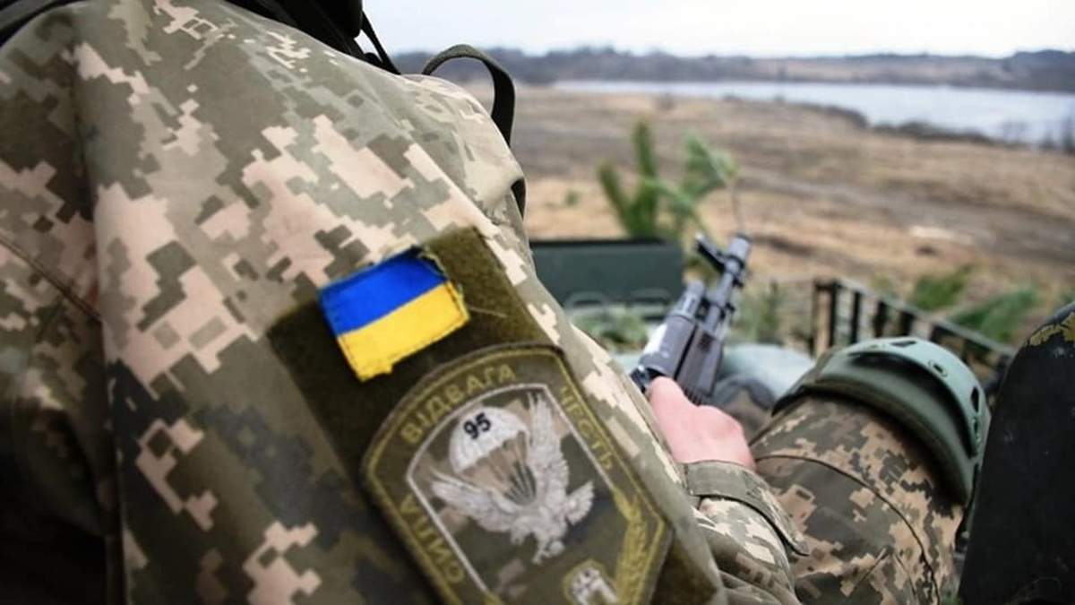 Солдата, который обезвредил боевика в Чермалыке, наградят: фото Солдата, который обезвредил боевика в Чермалыке, наградят: фото