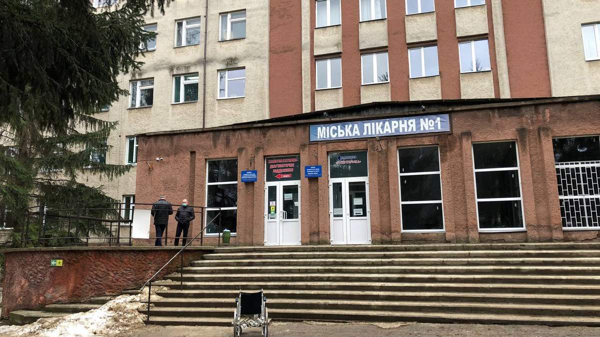 Пожежа у лікарні в Чернівцях: що відомо, фото і відео Пожежа у лікарні в Чернівцях: що відомо, фото і відео