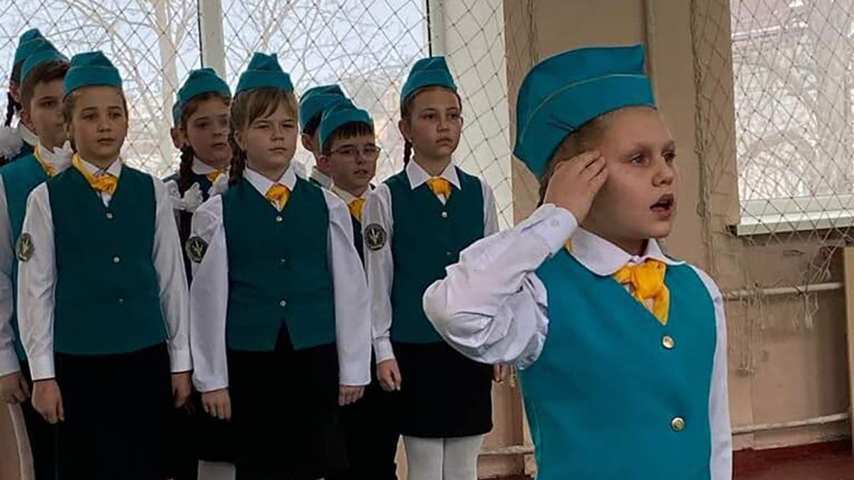Детские отряды Путина в Крыму растут: под пропаганду попали несовершеннолетние в Керчи – фото Детские отряды Путина в Крыму растут: под пропаганду попали несовершеннолетние в Керчи – фото
