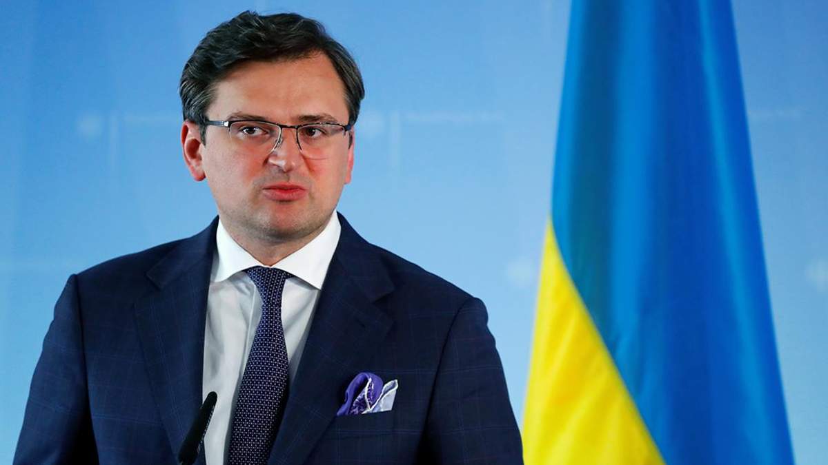 Кулеба відкликав з Польщі 2 дипломатів через підозру у корупції Кулеба відкликав з Польщі 2 дипломатів через підозру у корупції