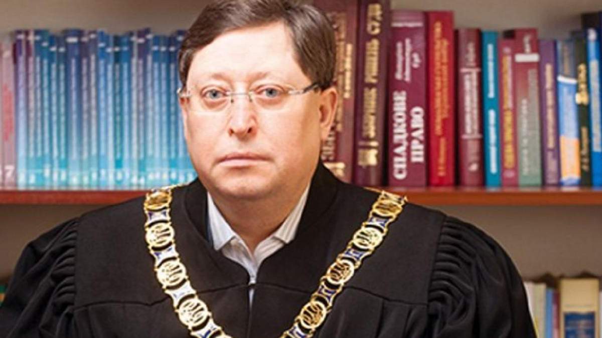 Суддю Бабенка, який їздив п'яним, вже рік не можуть звільнити Суддю Бабенка, який їздив п'яним, вже рік не можуть звільнити