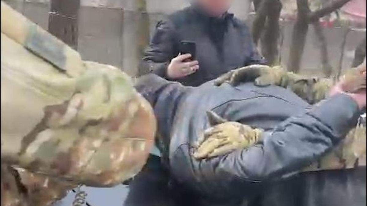 В Харькове задержали человека, причастного к 16 фейковым минированиям В Харькове задержали человека, причастного к 16 фейковым минированиям